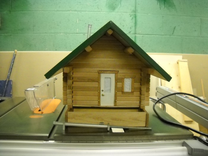 photo of a very detailed log cabin bird feeder