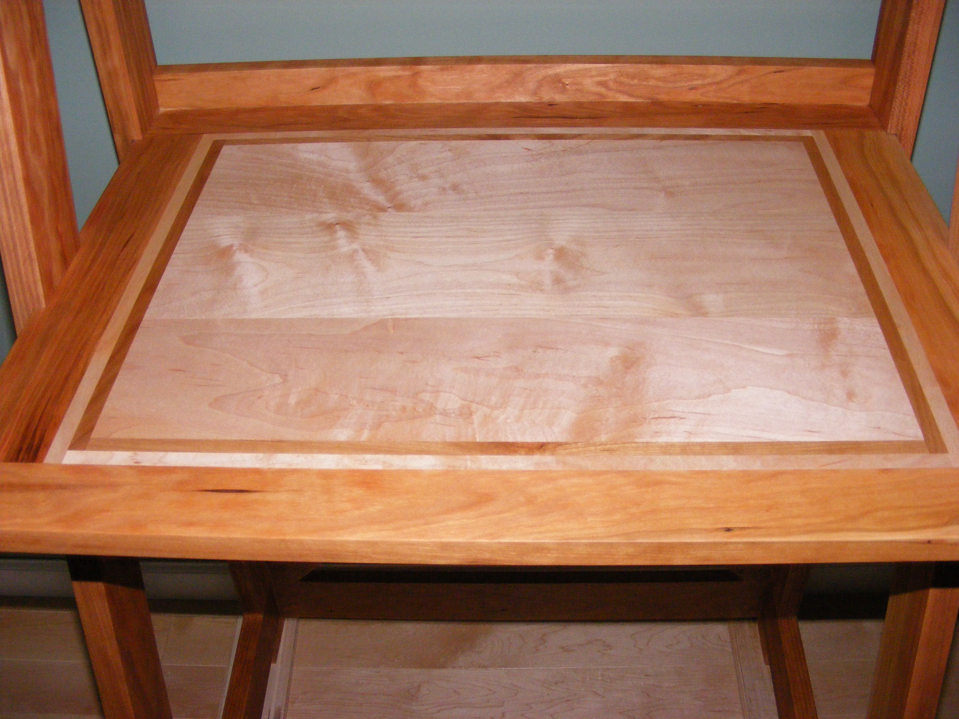 Top of the desk displaying the maple pattern